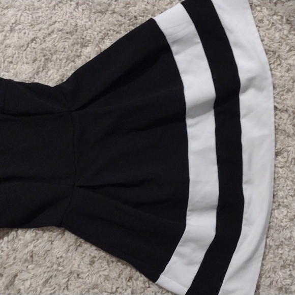 2/$5 Jr. MONTEAU Los Angeles Striped Black & White Sleeveless Dress!!! - Picture 3 of 4